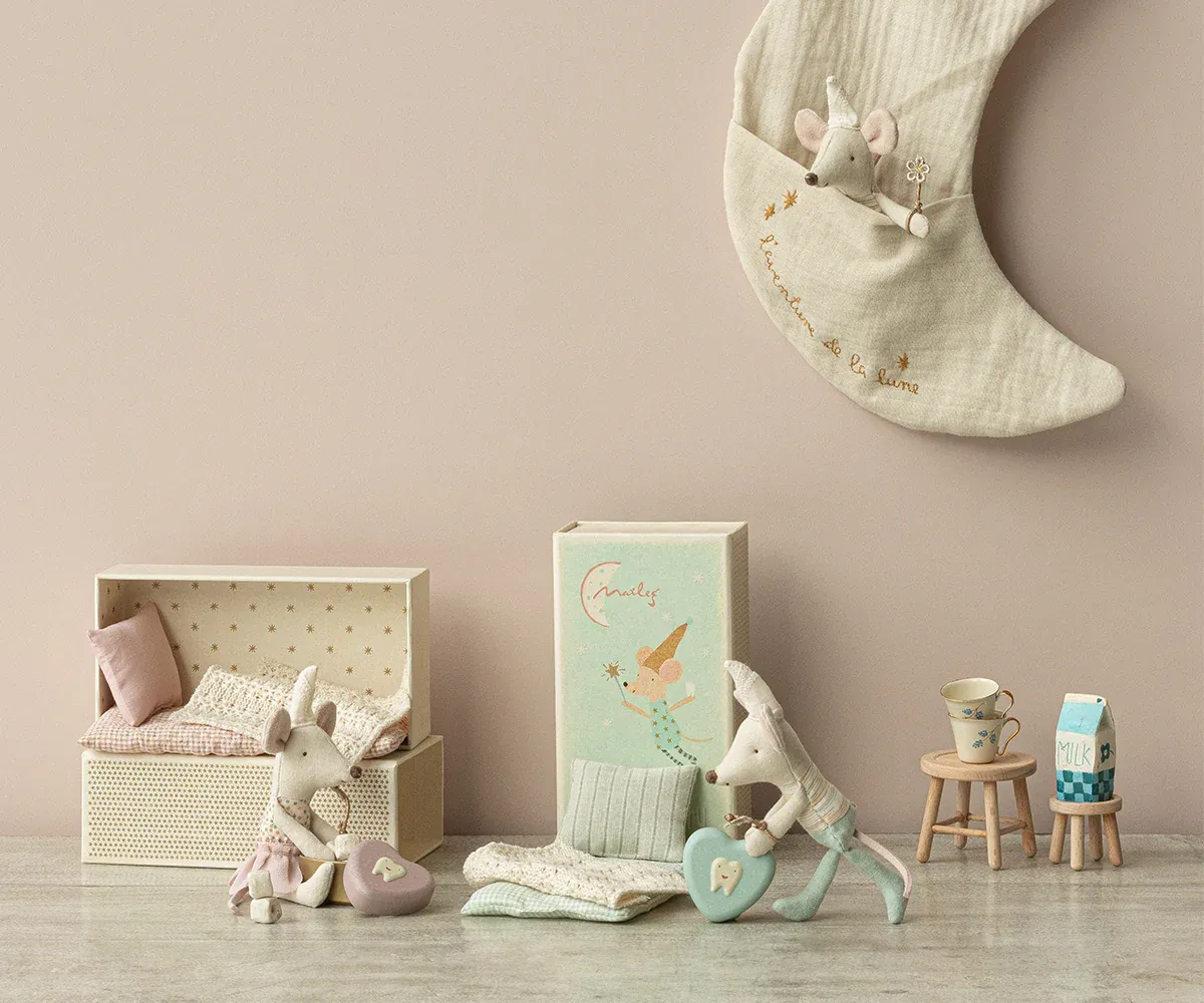 Ratón Hermanita Hada de los Dientes en caja de cerillas Maileg - Imagen 3