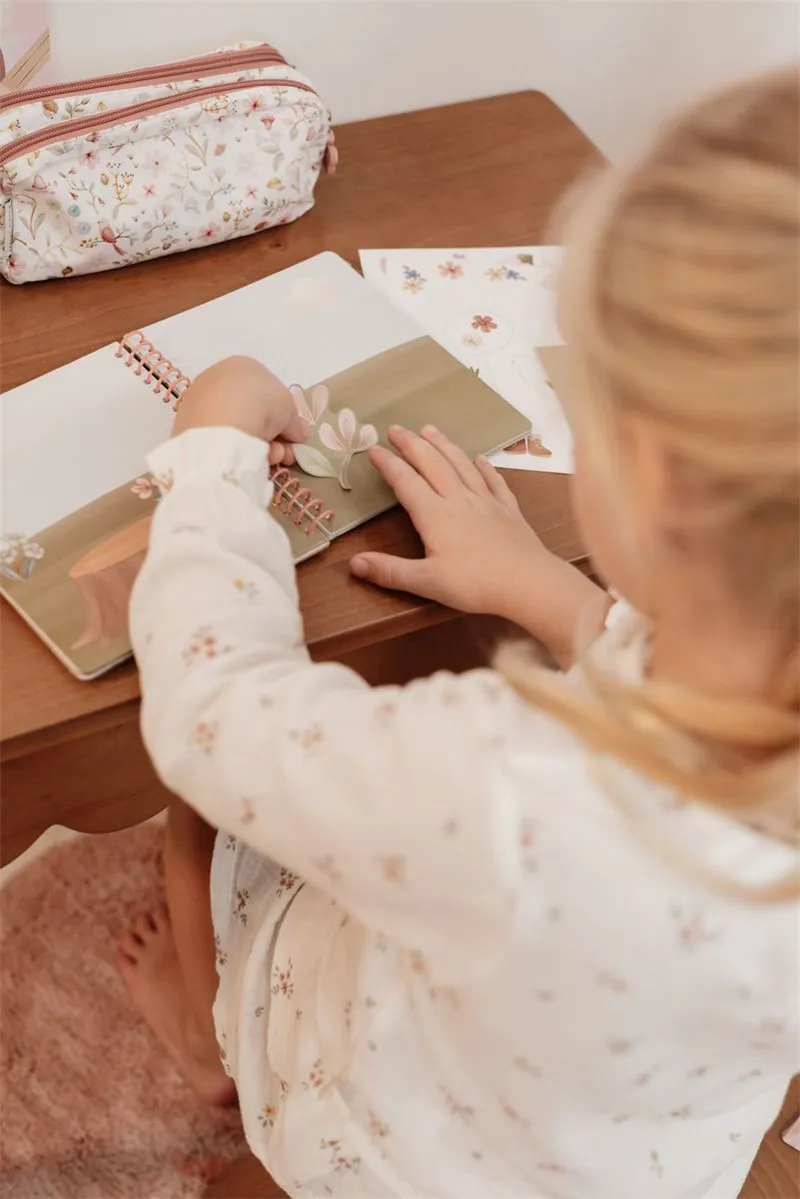 Dress Me Up Rosa & Friends Fairy Garden Libro de Pegatinas - Imagen 4