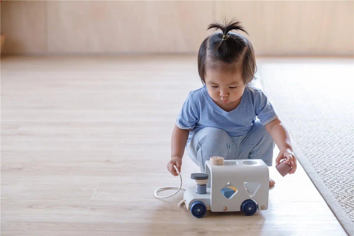 Autobús Escolar Encajable Orchard Plantoys - Imagen 7