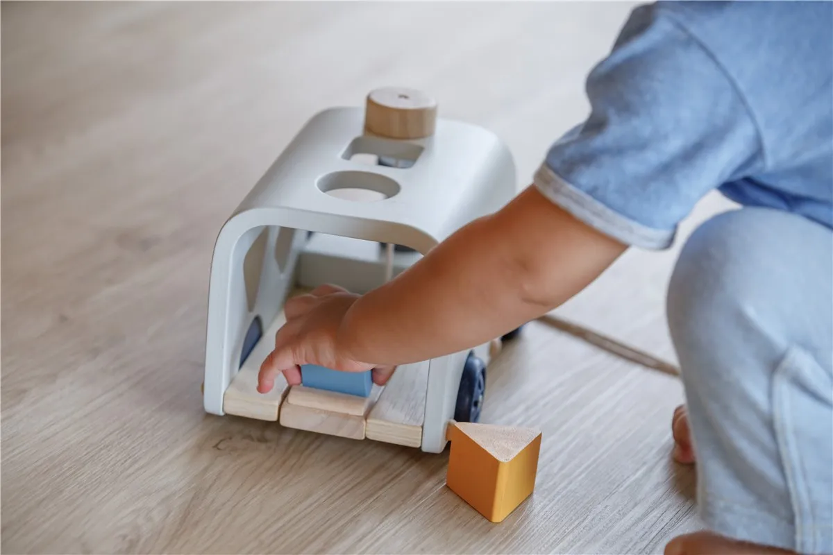 Autobús Escolar Encajable Orchard Plantoys - Imagen 8