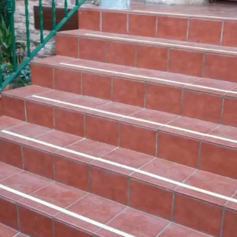 Cinta antideslizante fotoluminiscente - Imagen 2